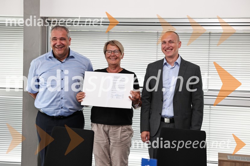 Emil Frey občinam prizadetim v poplavah na pomoč z donacijo vozil