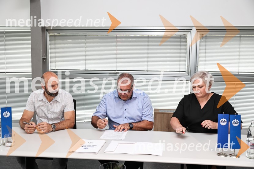 Emil Frey občinam prizadetim v poplavah na pomoč z donacijo vozil