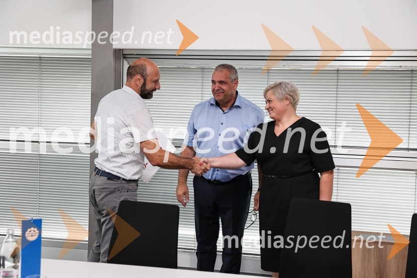 Emil Frey občinam prizadetim v poplavah na pomoč z donacijo vozil