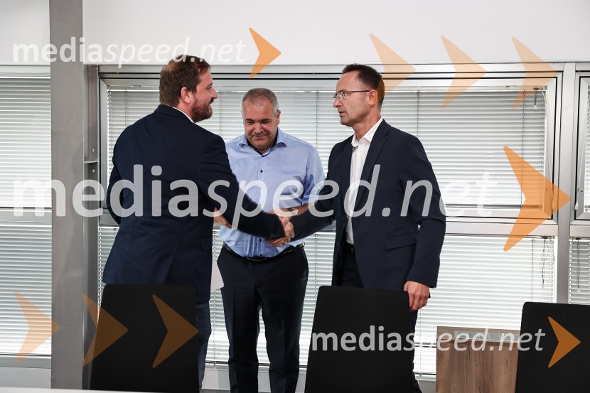 Emil Frey občinam prizadetim v poplavah na pomoč z donacijo vozil