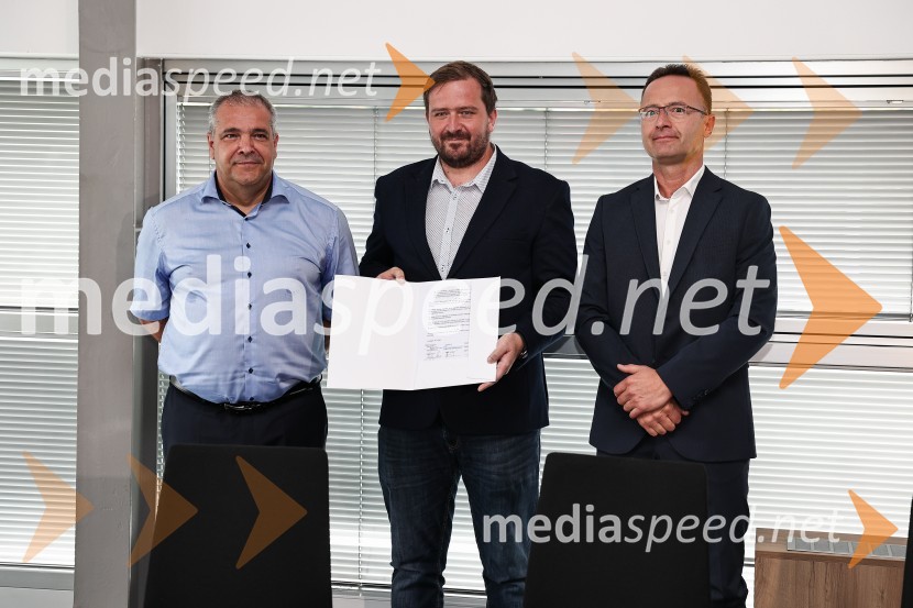 Emil Frey občinam prizadetim v poplavah na pomoč z donacijo vozil