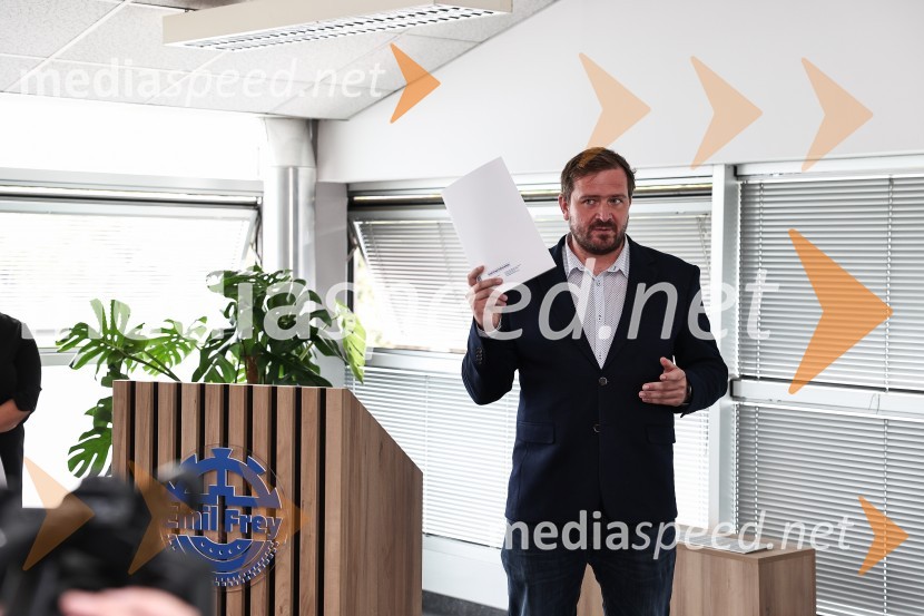 Emil Frey občinam prizadetim v poplavah na pomoč z donacijo vozil