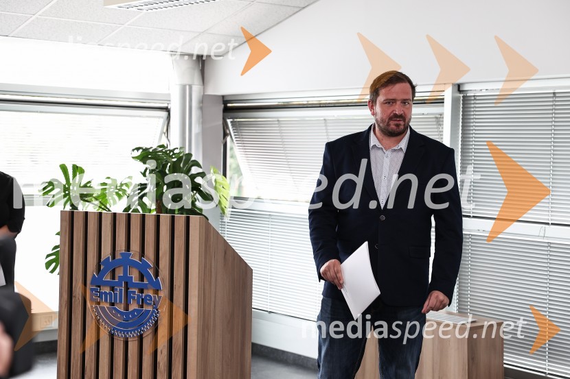 Emil Frey občinam prizadetim v poplavah na pomoč z donacijo vozil