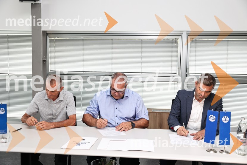 Emil Frey občinam prizadetim v poplavah na pomoč z donacijo vozil