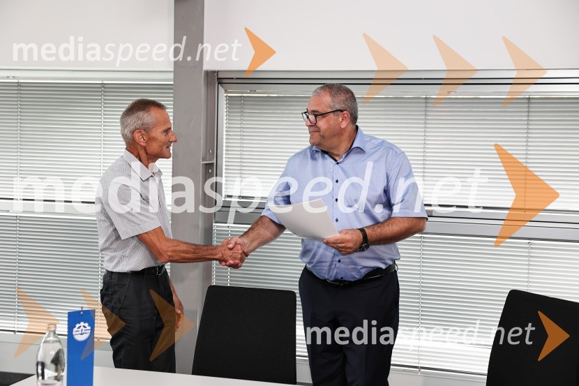 Emil Frey občinam prizadetim v poplavah na pomoč z donacijo vozil