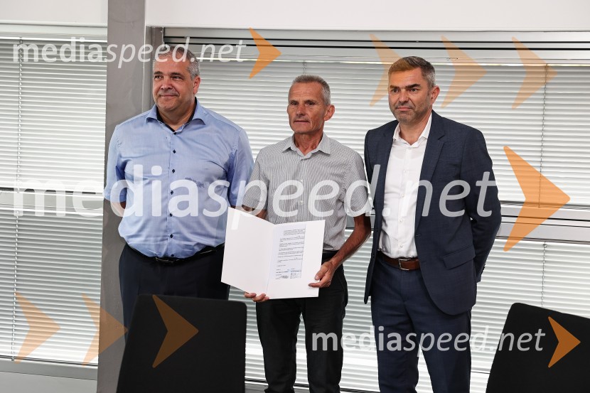 Emil Frey občinam prizadetim v poplavah na pomoč z donacijo vozil