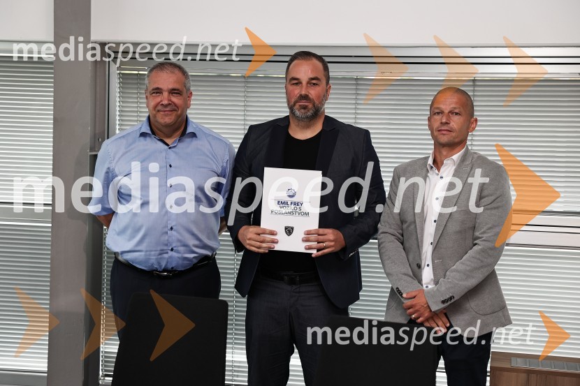 Emil Frey občinam prizadetim v poplavah na pomoč z donacijo vozil