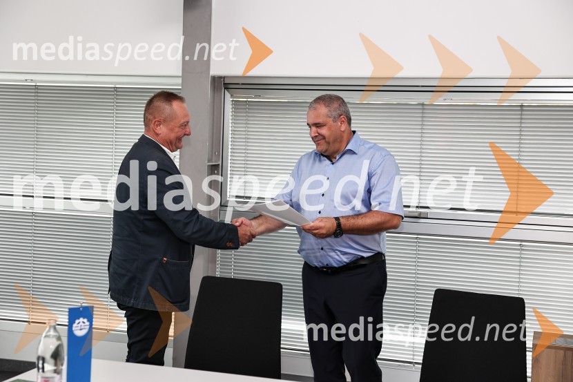 Emil Frey občinam prizadetim v poplavah na pomoč z donacijo vozil