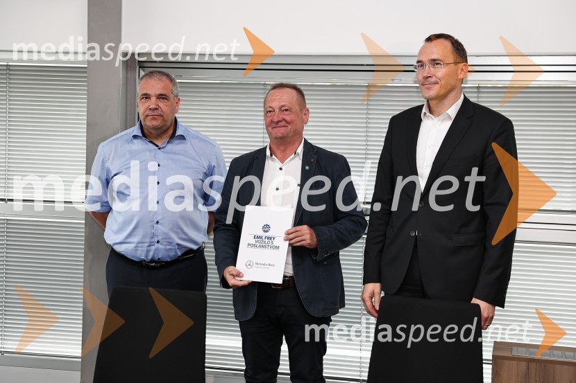 Emil Frey občinam prizadetim v poplavah na pomoč z donacijo vozil