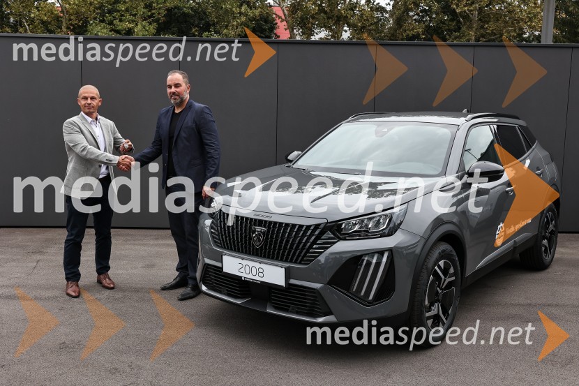 Emil Frey občinam prizadetim v poplavah na pomoč z donacijo vozil