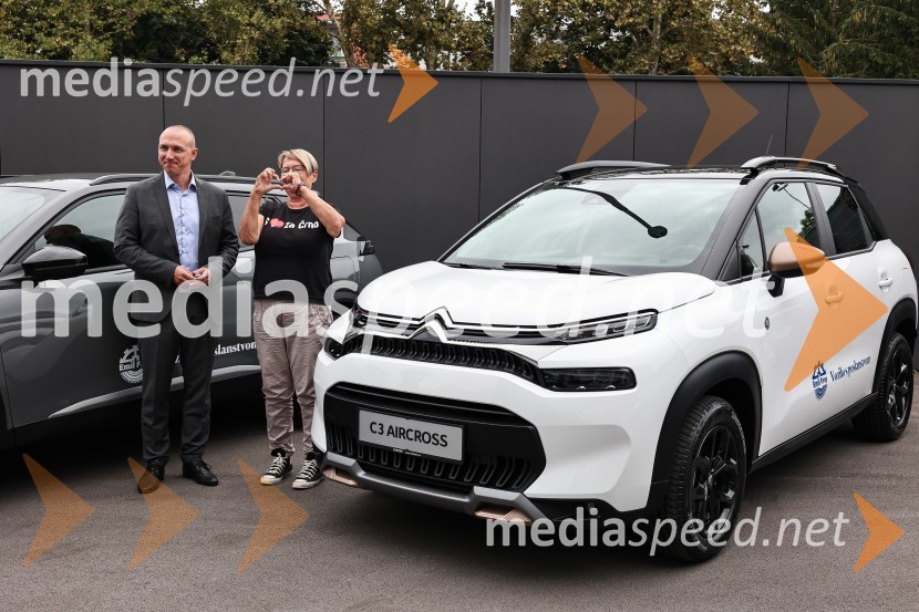 Emil Frey občinam prizadetim v poplavah na pomoč z donacijo vozil