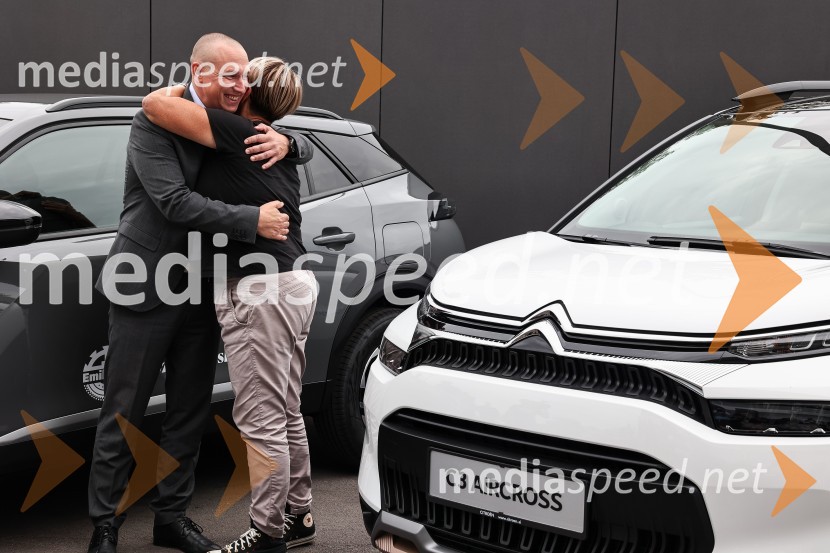 Emil Frey občinam prizadetim v poplavah na pomoč z donacijo vozil