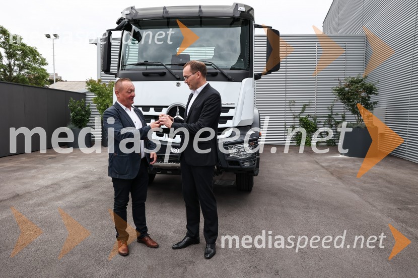 Emil Frey občinam prizadetim v poplavah na pomoč z donacijo vozil