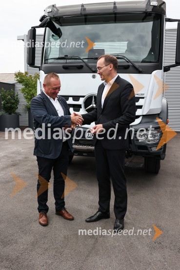 Emil Frey občinam prizadetim v poplavah na pomoč z donacijo vozil