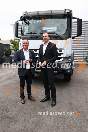 Emil Frey občinam prizadetim v poplavah na pomoč z donacijo vozil