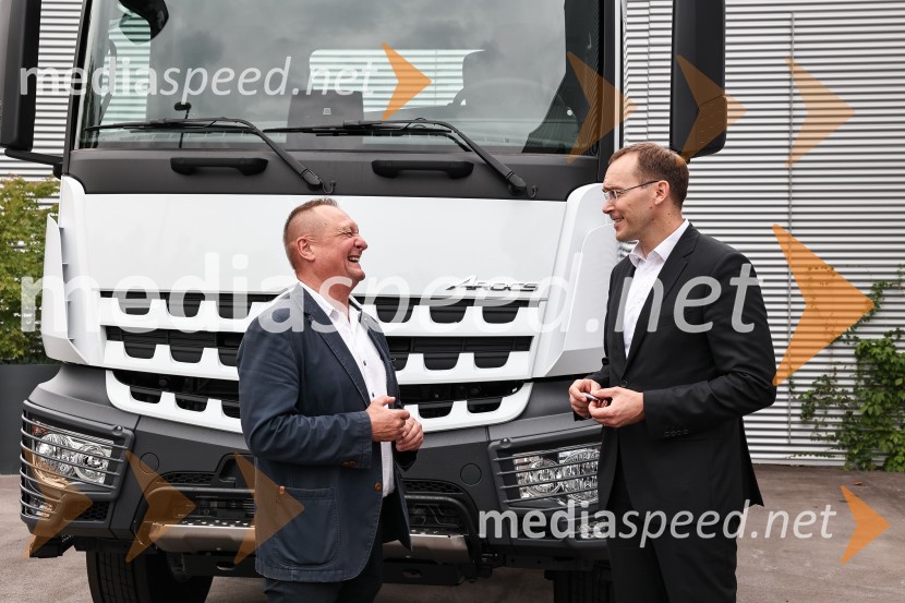 Emil Frey občinam prizadetim v poplavah na pomoč z donacijo vozil