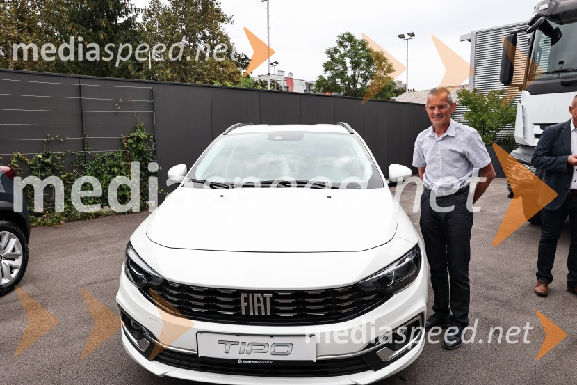 Emil Frey občinam prizadetim v poplavah na pomoč z donacijo vozil