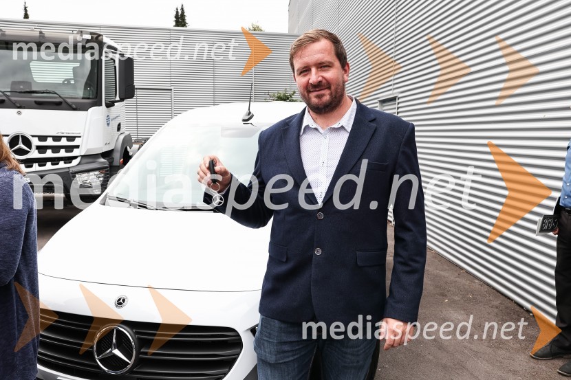 Emil Frey občinam prizadetim v poplavah na pomoč z donacijo vozil