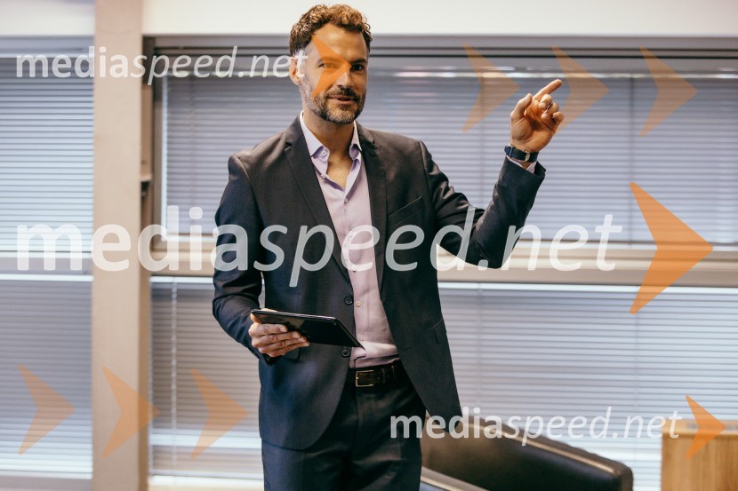 Otvoritev prenovljenega prodajnega salona Mercedes-Benz