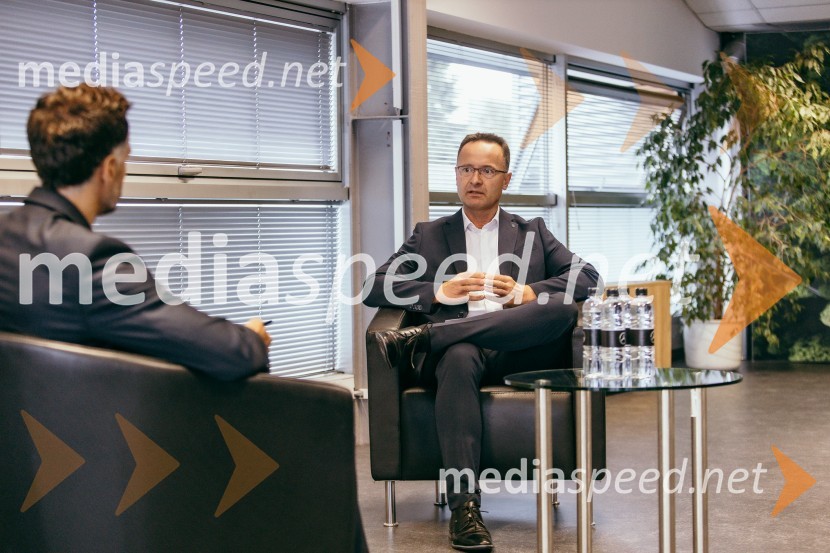 Otvoritev prenovljenega prodajnega salona Mercedes-Benz