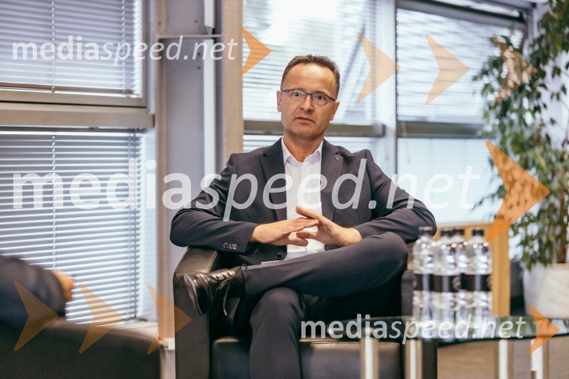 Otvoritev prenovljenega prodajnega salona Mercedes-Benz