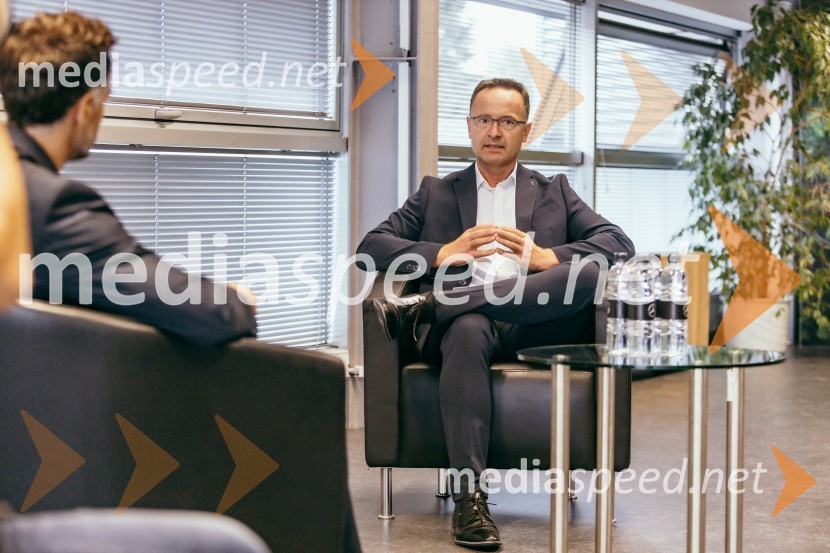 Otvoritev prenovljenega prodajnega salona Mercedes-Benz