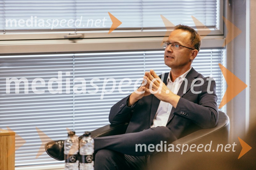 Otvoritev prenovljenega prodajnega salona Mercedes-Benz