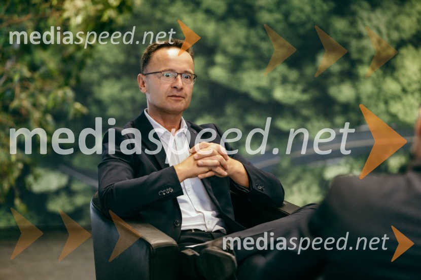 Otvoritev prenovljenega prodajnega salona Mercedes-Benz