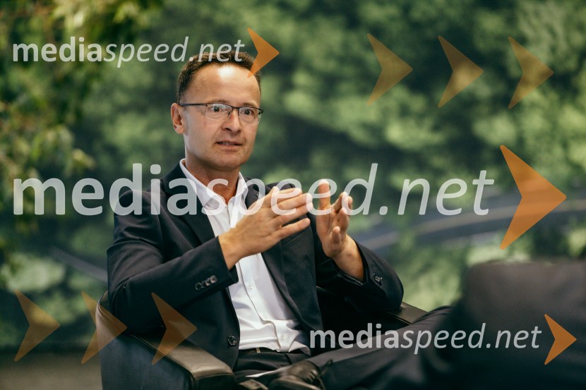 Otvoritev prenovljenega prodajnega salona Mercedes-Benz