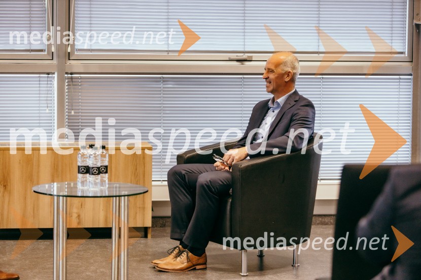 Otvoritev prenovljenega prodajnega salona Mercedes-Benz