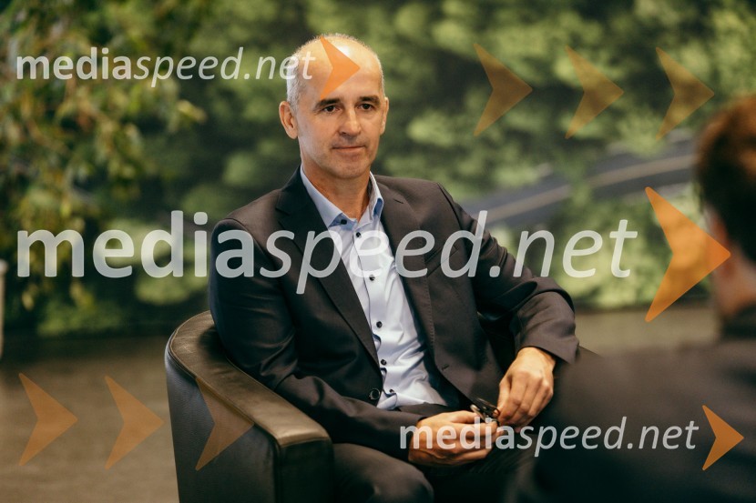 Otvoritev prenovljenega prodajnega salona Mercedes-Benz