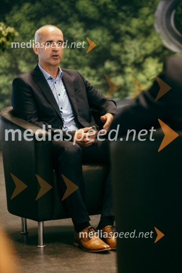 Otvoritev prenovljenega prodajnega salona Mercedes-Benz