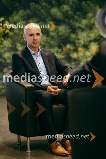 Otvoritev prenovljenega prodajnega salona Mercedes-Benz