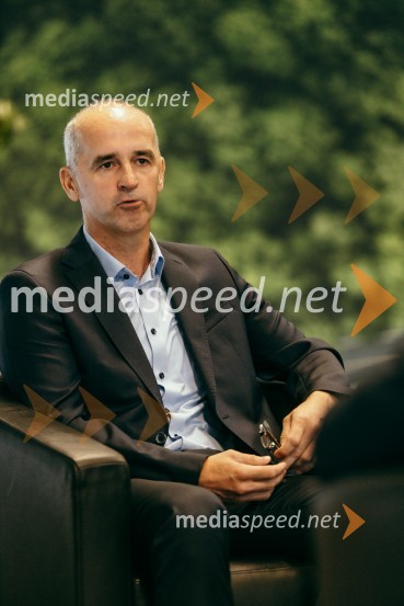 Otvoritev prenovljenega prodajnega salona Mercedes-Benz