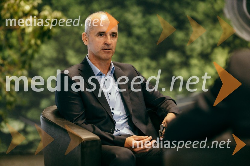 Otvoritev prenovljenega prodajnega salona Mercedes-Benz