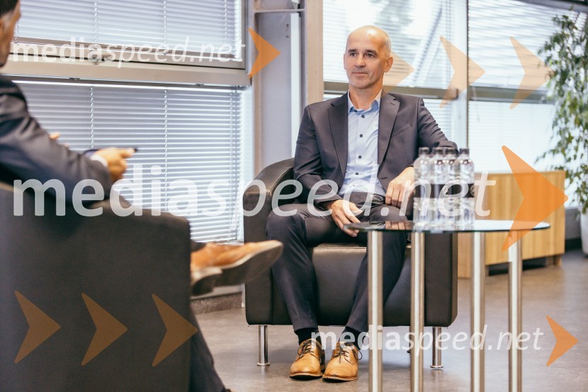 Otvoritev prenovljenega prodajnega salona Mercedes-Benz