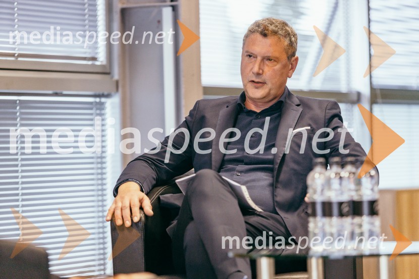 Otvoritev prenovljenega prodajnega salona Mercedes-Benz