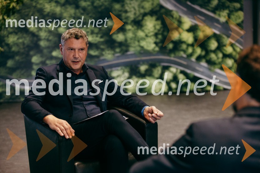 Otvoritev prenovljenega prodajnega salona Mercedes-Benz