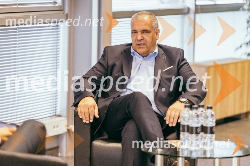 Otvoritev prenovljenega prodajnega salona Mercedes-Benz