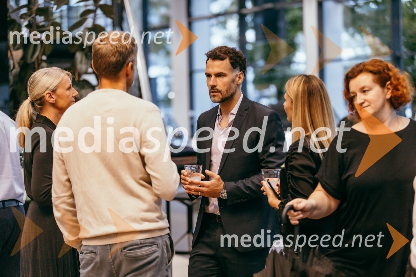 Otvoritev prenovljenega prodajnega salona Mercedes-Benz