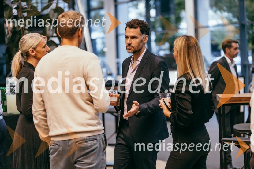 Otvoritev prenovljenega prodajnega salona Mercedes-Benz