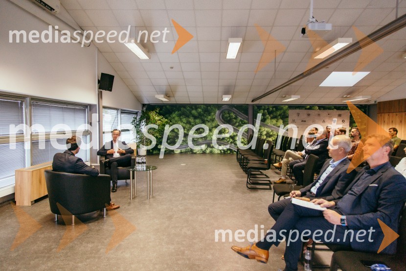 Otvoritev prenovljenega prodajnega salona Mercedes-Benz