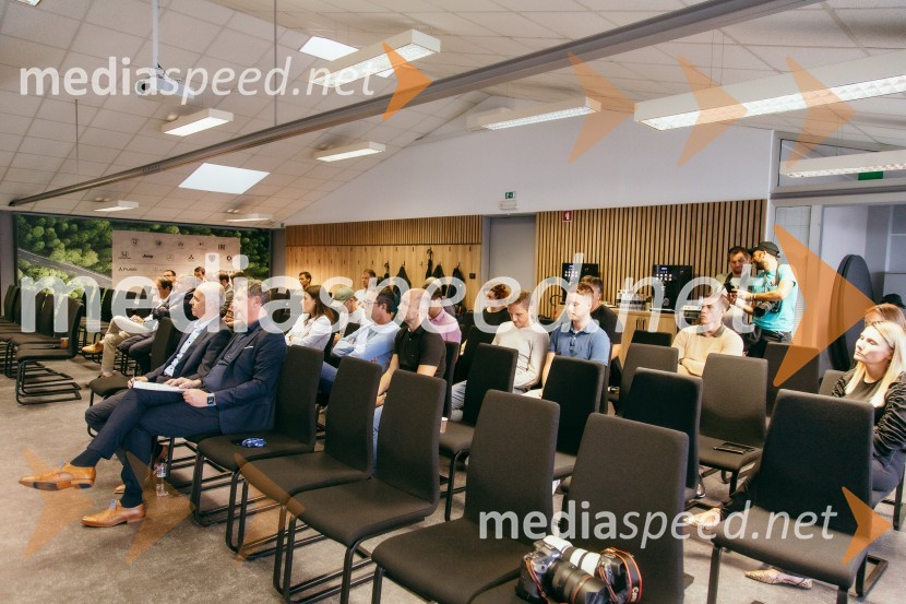 Otvoritev prenovljenega prodajnega salona Mercedes-Benz