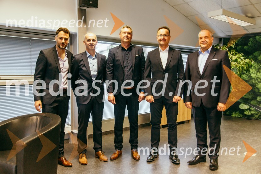 Otvoritev prenovljenega prodajnega salona Mercedes-Benz