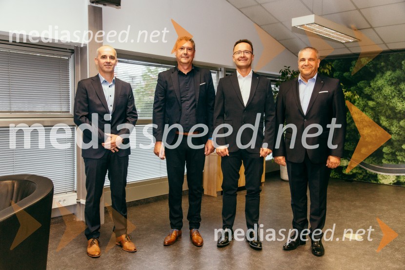 Otvoritev prenovljenega prodajnega salona Mercedes-Benz