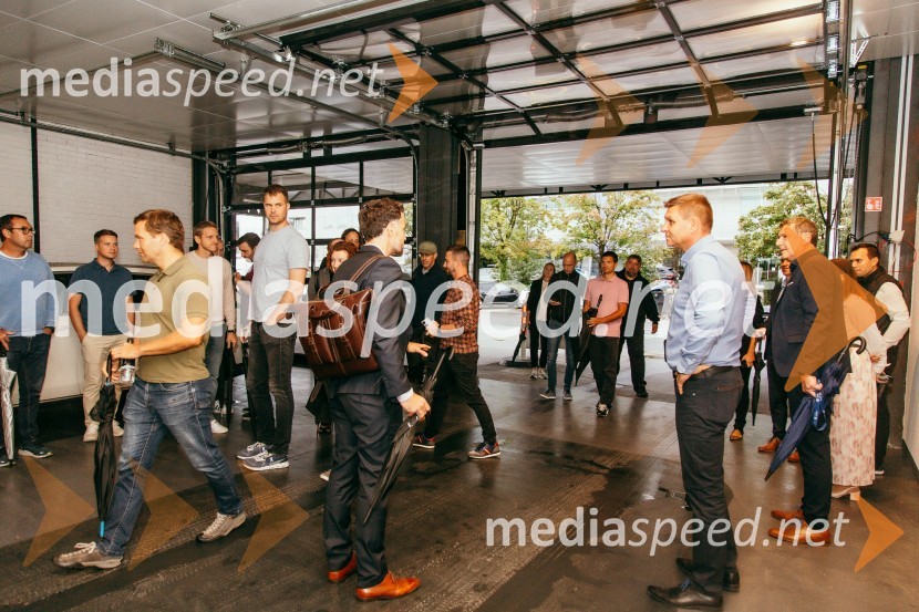 Otvoritev prenovljenega prodajnega salona Mercedes-Benz