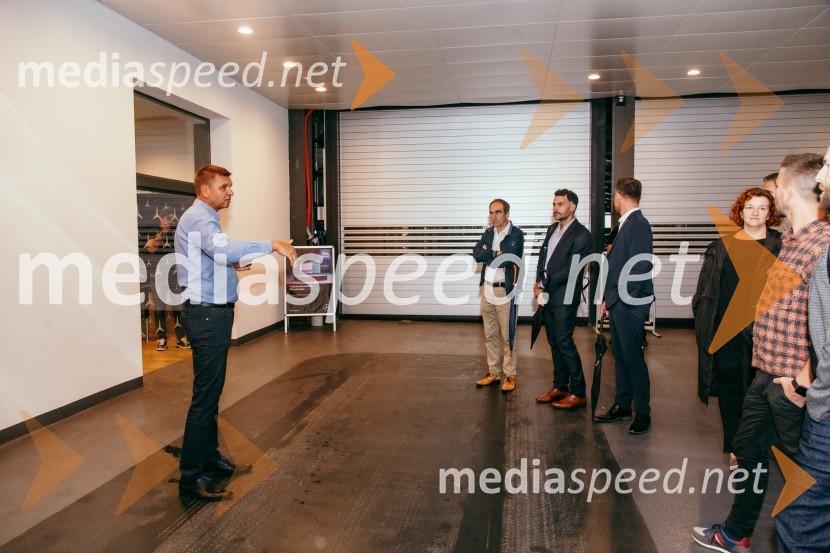 Otvoritev prenovljenega prodajnega salona Mercedes-Benz