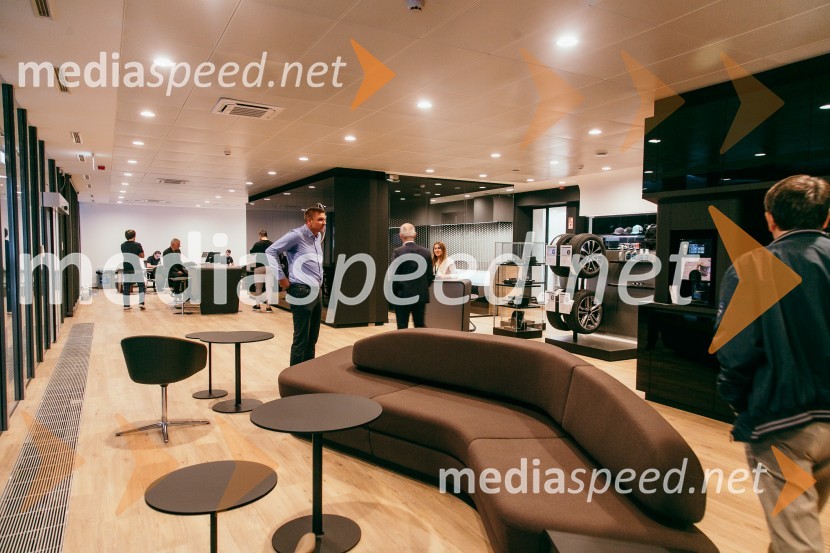 Otvoritev prenovljenega prodajnega salona Mercedes-Benz