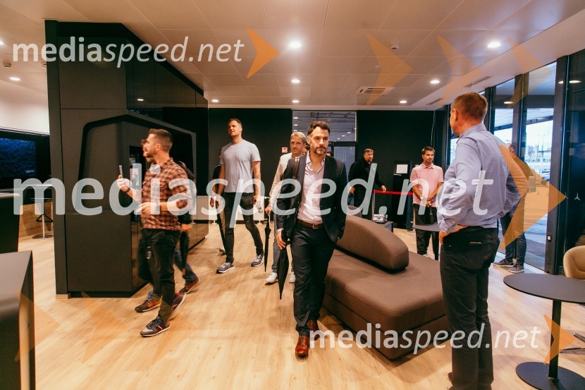 Otvoritev prenovljenega prodajnega salona Mercedes-Benz