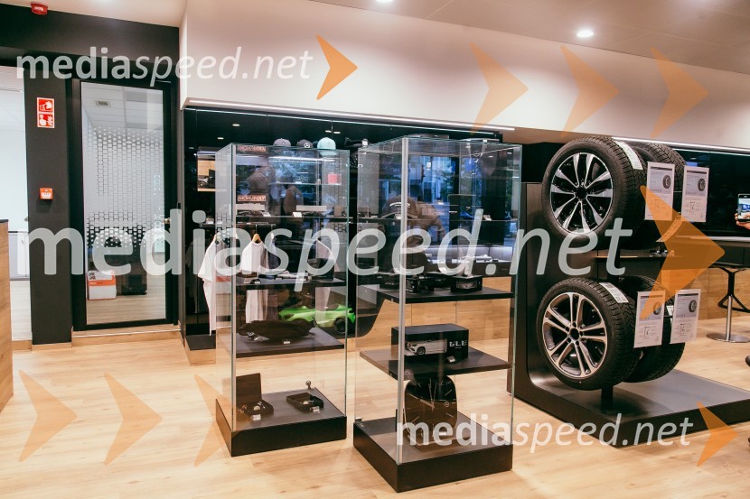 Otvoritev prenovljenega prodajnega salona Mercedes-Benz